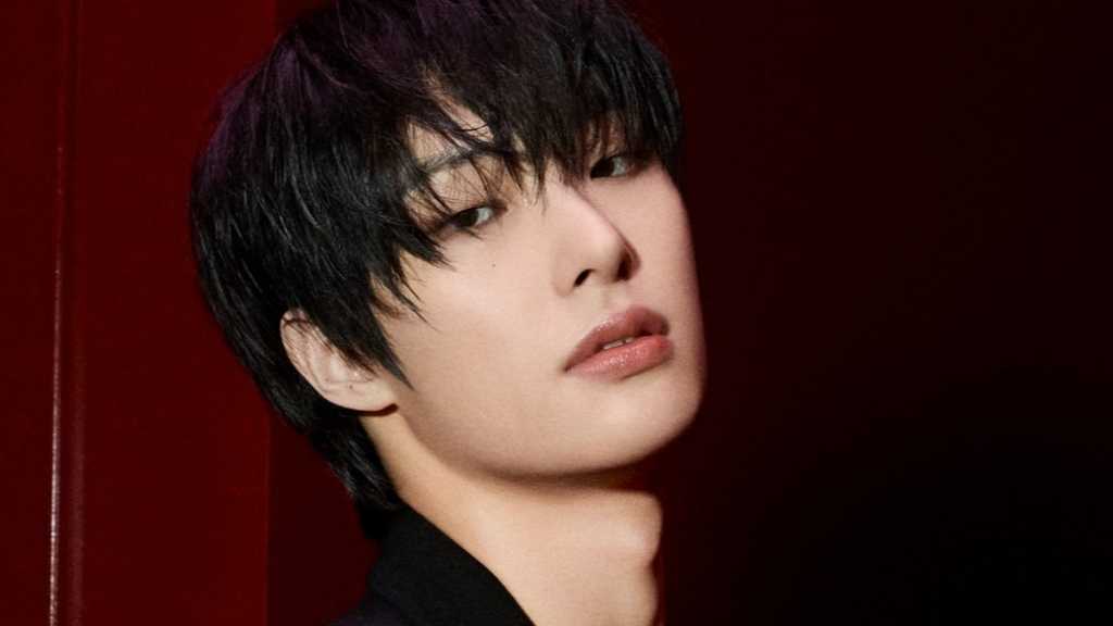 ATEEZのMINGIが公演中に指を骨折。病院で診断を受け、ギプスを装着中もスケジュールには影響なし。