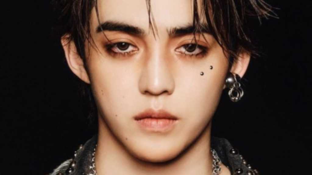S.COUPS of SEVENTEEN donated 50 million yen for underprivileged children on his birthday, joining the Honor Society for his generosity.