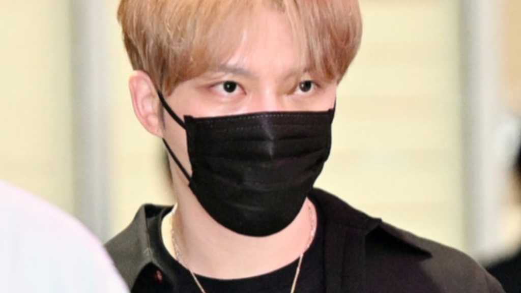 ジェジュンがシンガポールでのファンコンサートを終え、仁川国際空港に帰国。HYBE主催の「Weverse Con」第2弾ラインナップも発表。