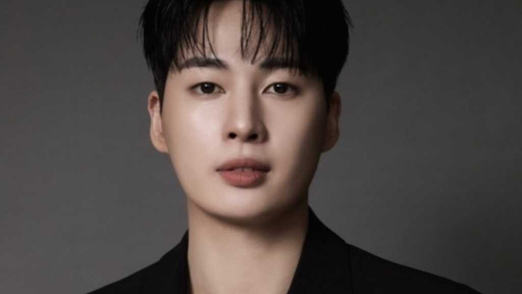 Kogyeol from UP10TION signs with OAK COMPANY to start his acting career, receiving full support for his potential as an actor.