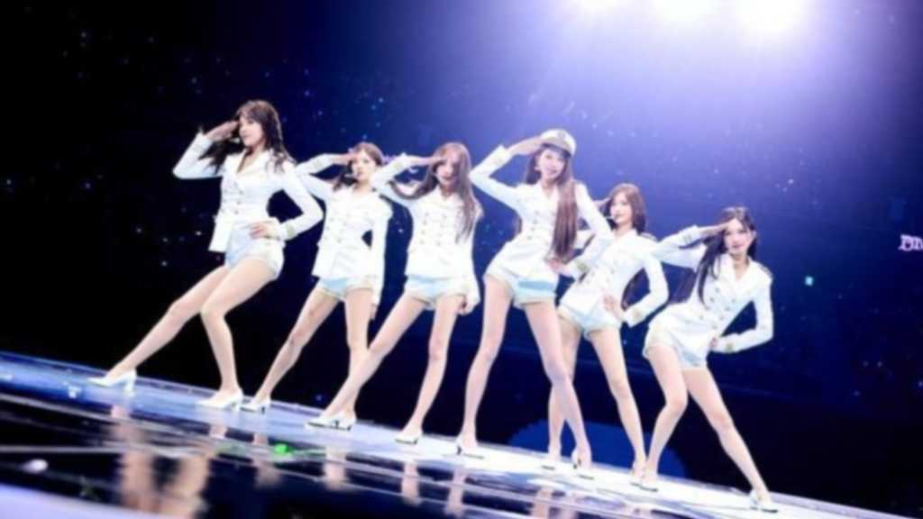 IVE held a successful fan concert, showcasing their talents and connecting with fans through various interactive segments and powerful performances.