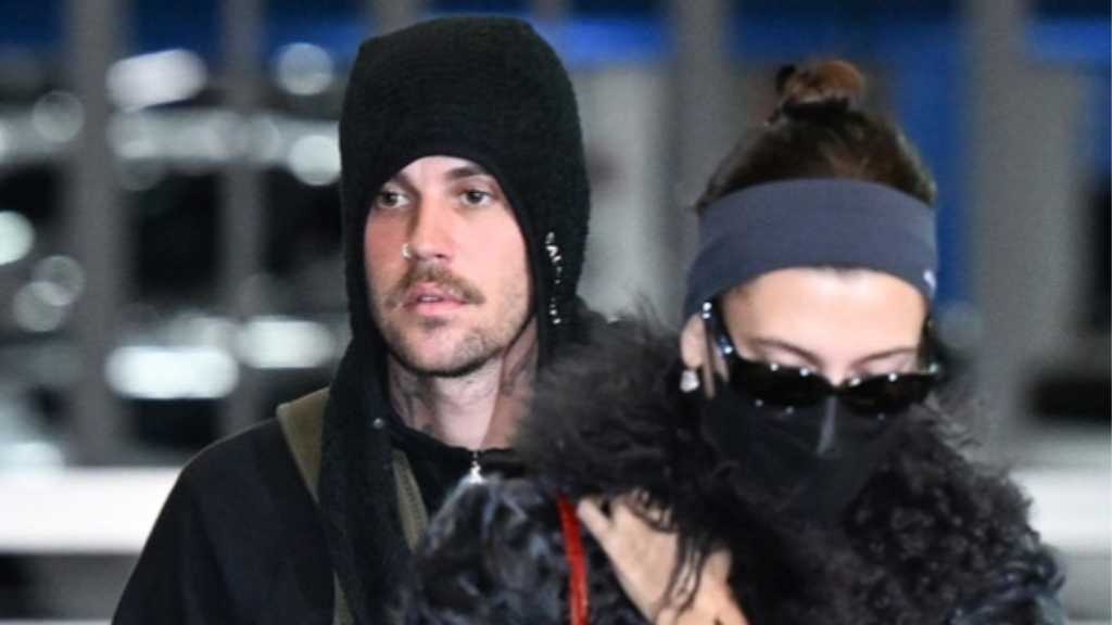 Justin and Hailey Bieber finished their schedule in Korea and returned home through Incheon International Airport.