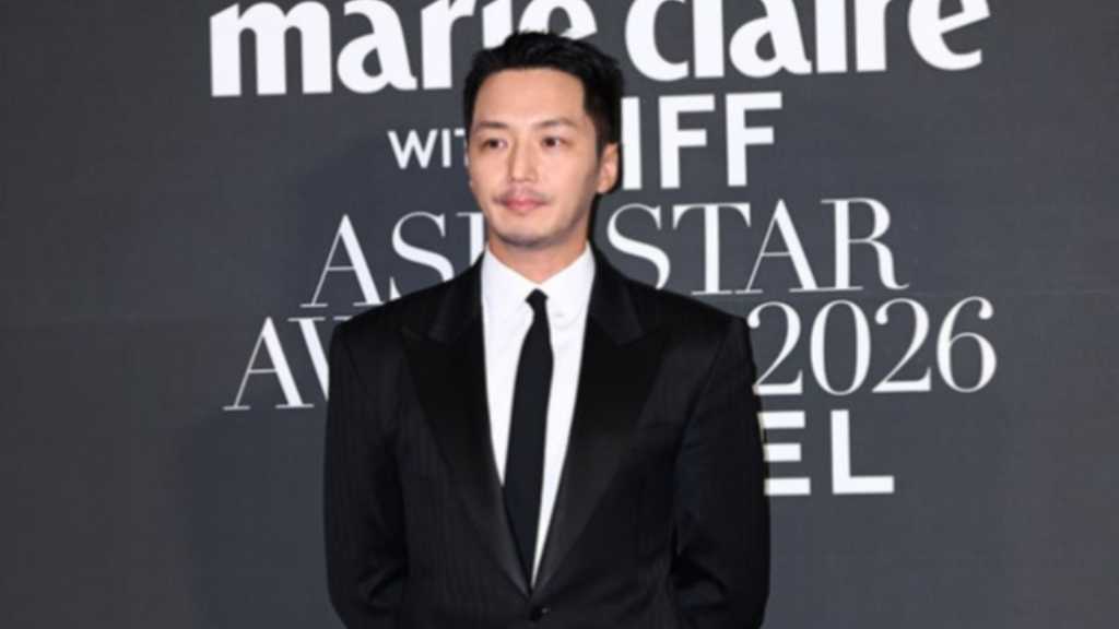 Byeon Yo-han, Jo In-sung, Son Suk-ku, Woo Do-hwan, Kim Jae-won, Um Mun-suk, and director Choi Dong-hoon attended the Asia Star Awards in Busan.