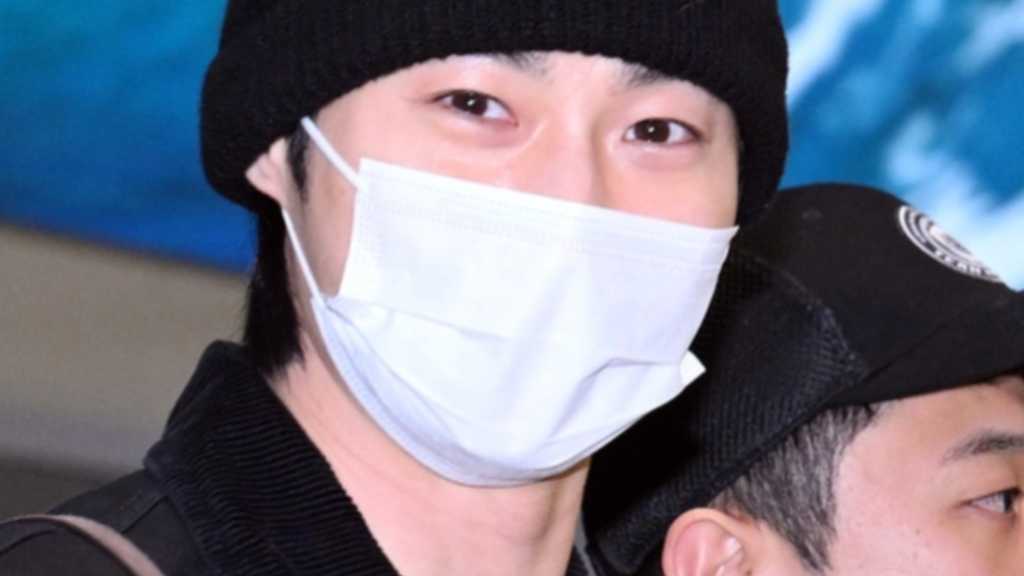 Byung Woosuk returned to Korea via Incheon Airport after completing his overseas schedule, showcasing stunning visuals at a fashion show.