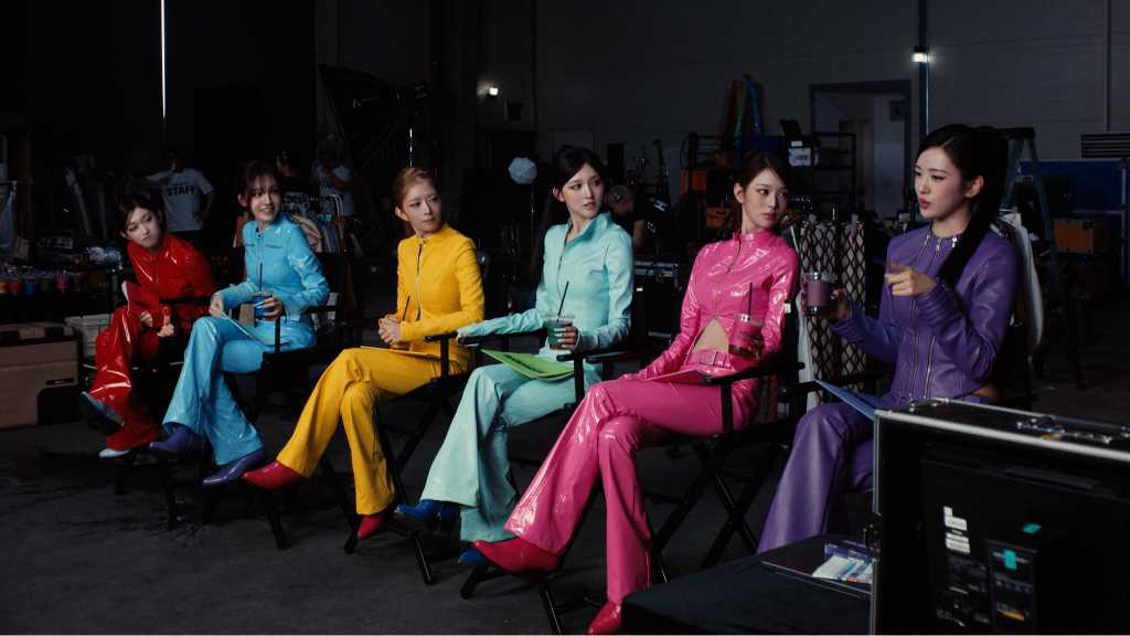 IVE will release the mini album “Looks Can Kill” on October 26, with the title track and music video already out. The album highlights a hero story.