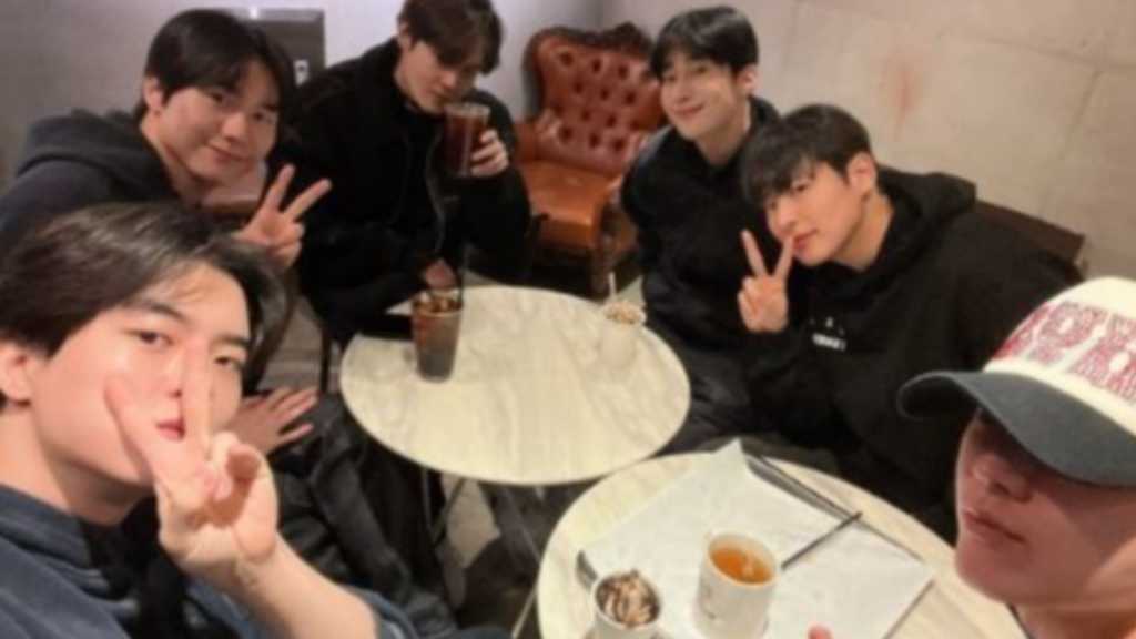 Do Hanse updates fans on VICTON's recent activities, sharing photos and humorous comments about the group's dynamics and future plans.