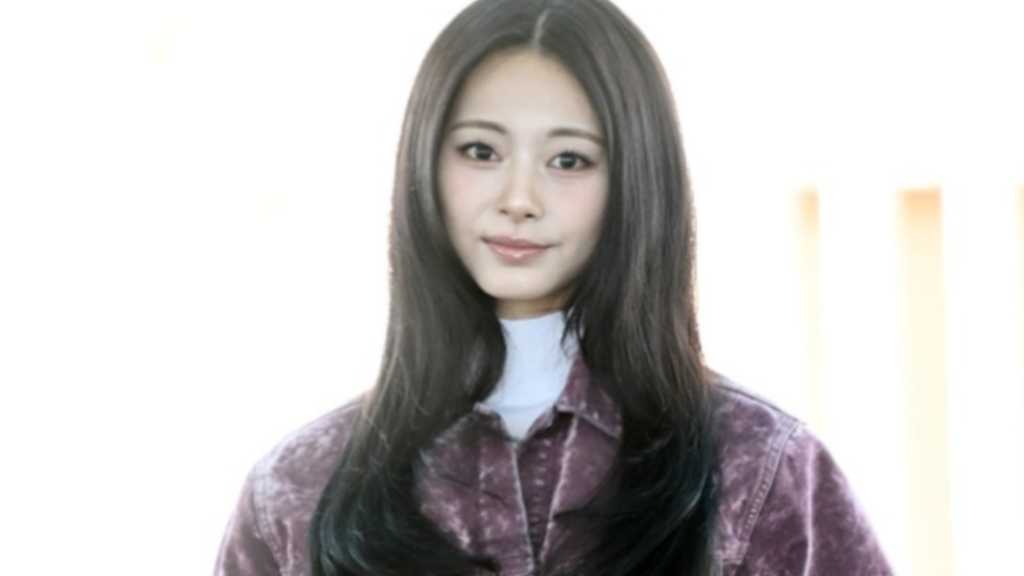 TWICE's Tzuyu departed for Taiwan through Incheon International Airport on the afternoon of the 7th for an overseas schedule.