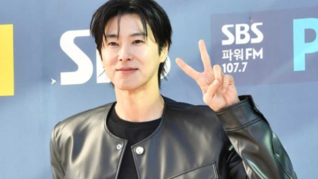 Yunho from TVXQ heads to SBS for the 'Cultwo Show' and discusses his favorite performance video and the new MV for 'Stretch.'