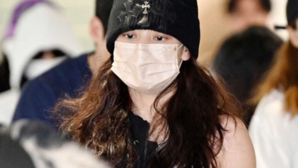 TWICE members Nayeon, Jeongyeon, Jihyo, Mina, Momo, and Chaeyoung returned to Korea after their Taiwan concert for the world tour.