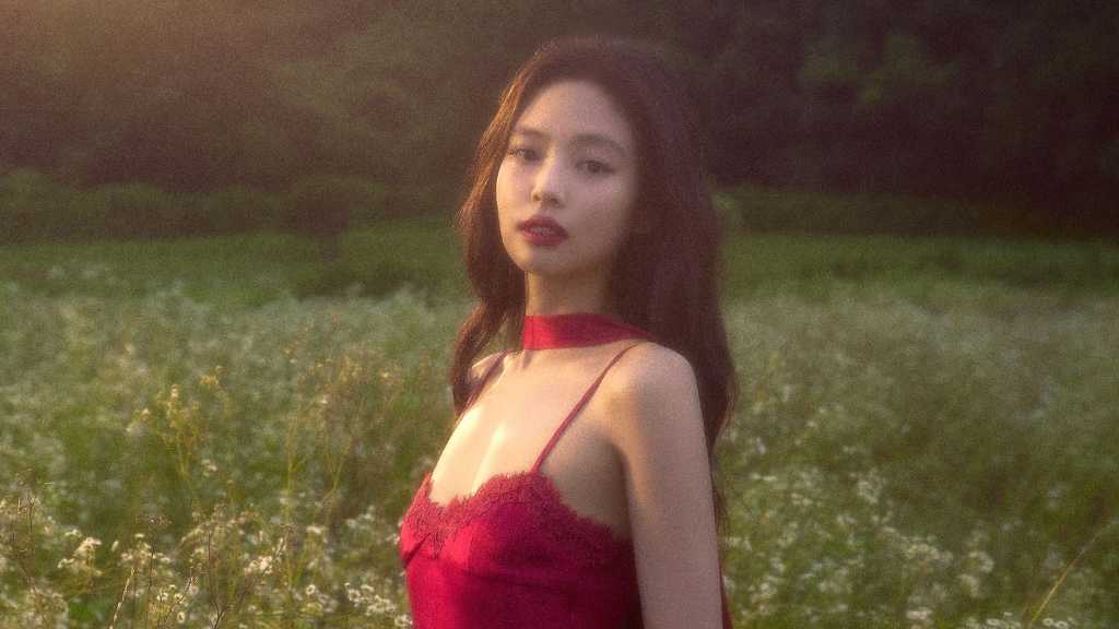 Jennie’s latest EP Fallen Angel has been released in Japan with three bonus tracks and special first-press gifts.