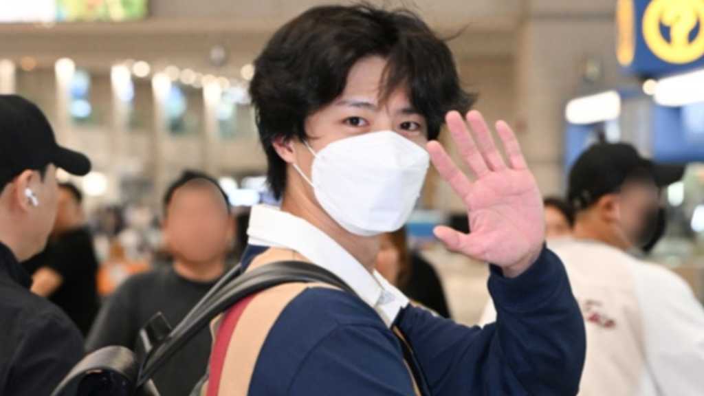 俳優パク・ボゴムがファンミーティングを終え帰国。BTSのJ-HOPEと共に韓国放送大賞を受賞。