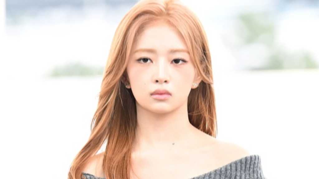 IVE flew to Taiwan for the 40th Golden Disc Awards. MelOn's annual chart reveals top songs of 2025. Hanlim High School graduation photos shared.