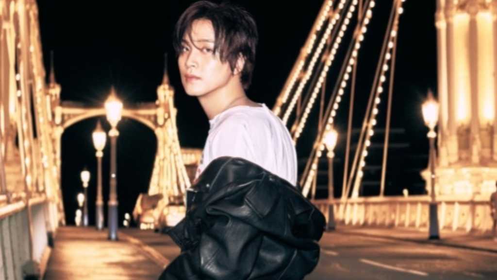 Heechan's solo debut track "CRZY" showcases his all-rounder talent with dynamic R&B pop dance elements and captivating performance.