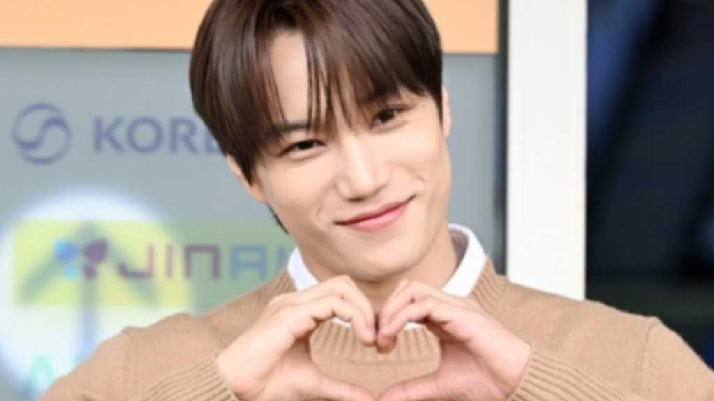 EXO's Kai flew to France for a fashion show. Sehun made a surprise appearance post-military service, and IVE's Wonyoung attempted to escape training.