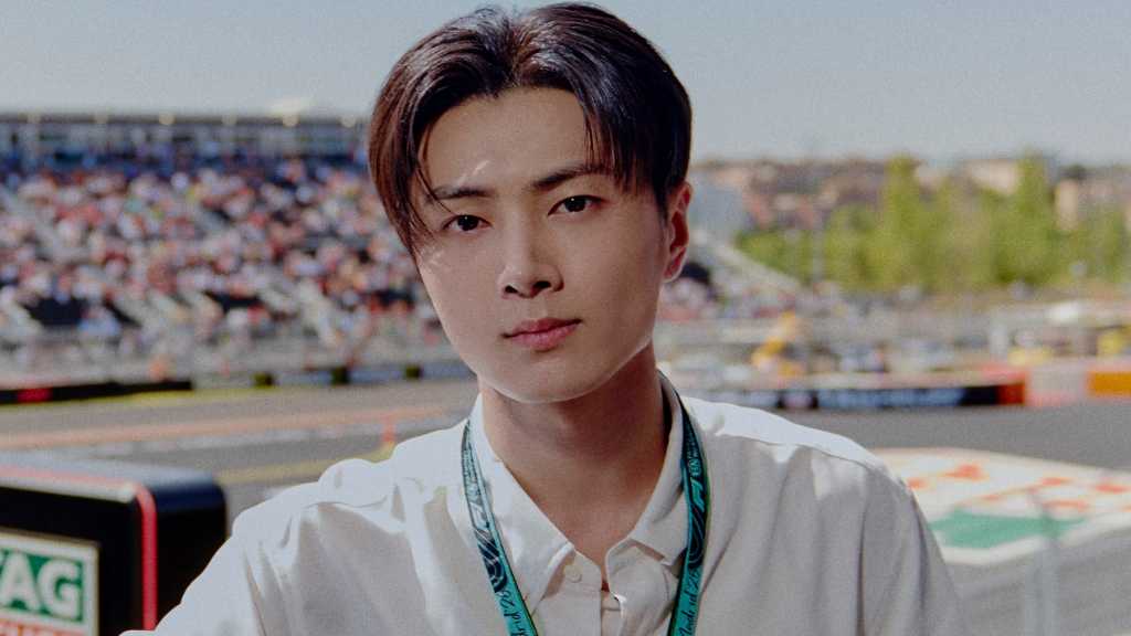 ENHYPENのジェイがF1スペイングランプリ2026を観戦し、タグ・ホイヤーの新作時計を着用して会場を訪れた。