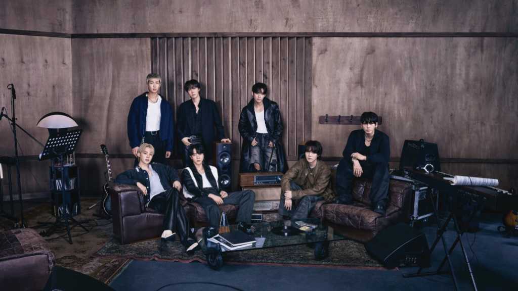 BTSが3年9ヶ月ぶりにカムバックし、アルバム「ARIRANG」が初日に398万枚を売上。タイトル曲「SWIM」は各国のiTunesで1位を獲得。