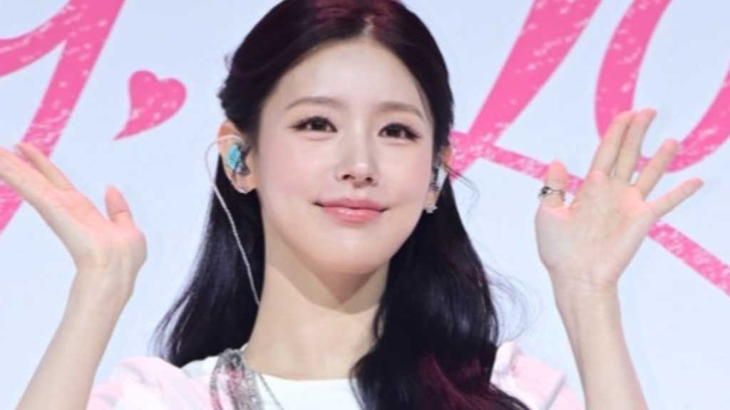 Miyeon from (G)I-DLE held a showcase for her 2nd mini album 'MY, Lover' on the afternoon of the 3rd in Seoul.