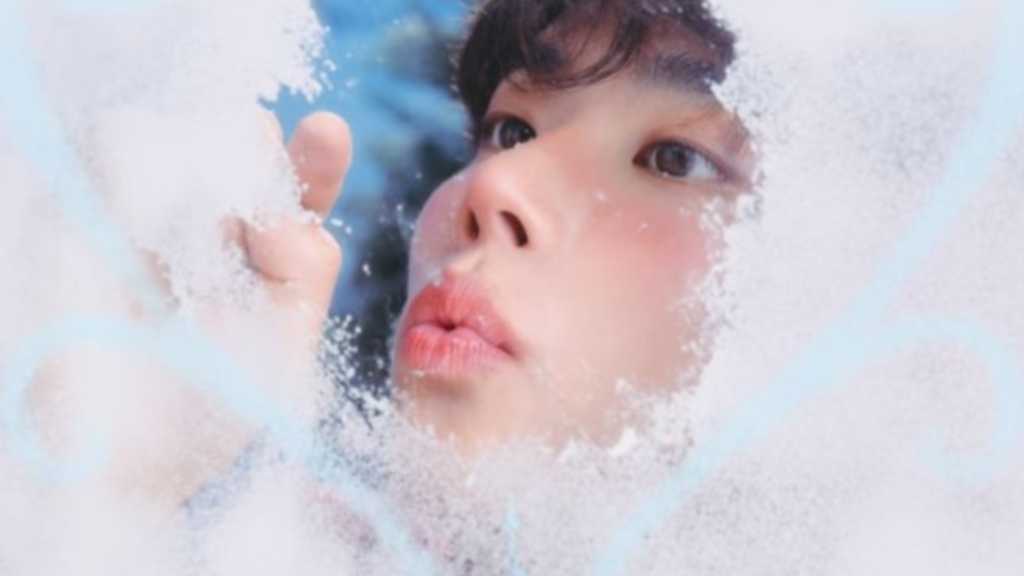 ASTROのMJが新シングル「12時25分（CLOCK）」をリリース。温かなボーカルで冬のムードを伝え、ファンへの特別なプレゼントとして期待されている。