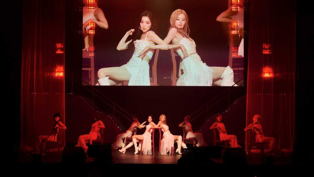 Red Velvet’s Irene and Seulgi opened their first Japan-only tour in Fukuoka, previewing songs from their Japanese mini album Cheetah.
