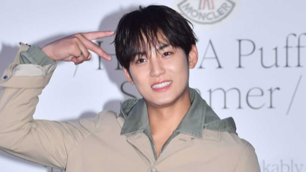 Stars like SEVENTEEN's Mingyu and ITZY's Ryujin attended a MONCLER event in Seoul, alongside influencers and other celebrities.