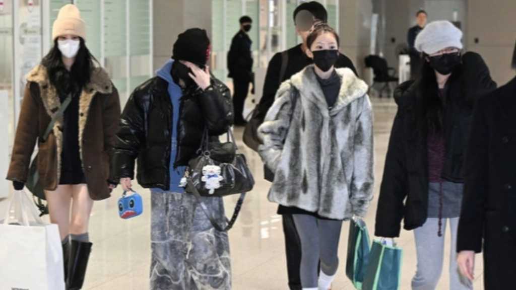 ILLIT leaves Incheon Airport after overseas schedule, set to appear in JACQUEMUS fashion show and announce first live tour details.