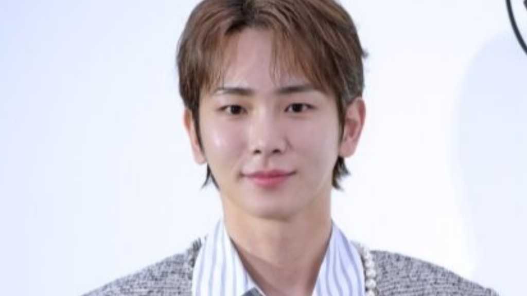 SHINee's Key addresses recent controversies, apologizing for causing concern and expressing confusion over his connection to illegal medical practices.