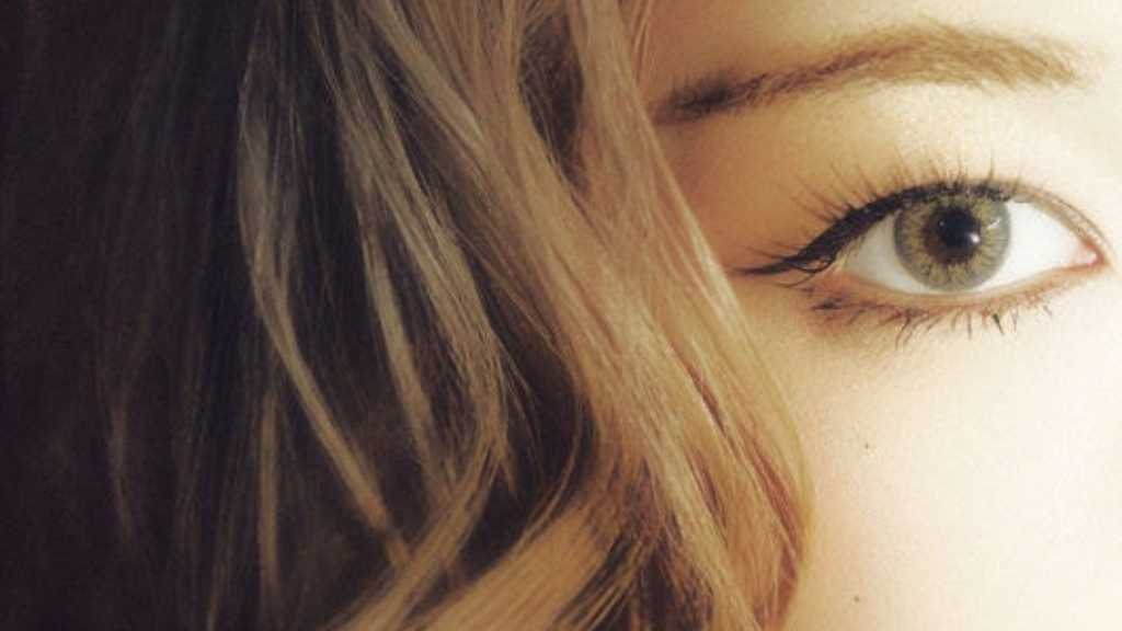 Lee Chaeyeon from IZ*ONE reveals a bold blonde look, hinting at her upcoming comeback, exciting fans with new visuals and concepts.