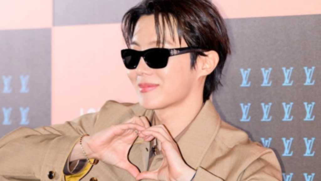 A Louis Vuitton event in Seoul showcased stars like BTS's J-HOPE, BLACKPINK's Lisa, and others, displaying glamorous looks.