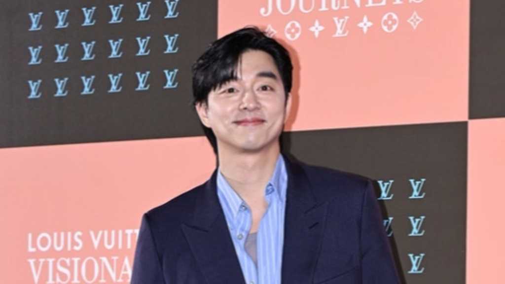 Stars like J-HOPE and Lisa attended a Louis Vuitton event in Seoul, where Gong Yoo and Shin Mina shared a delightful moment together.