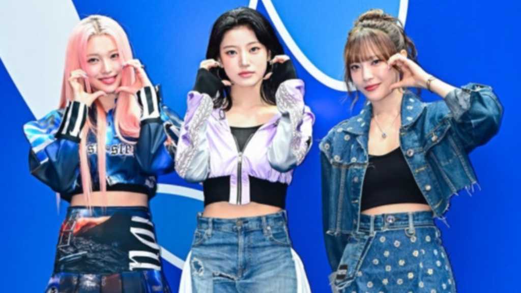 2026 S/S ソウルファッションウィークで、BilllieやNMIXXなど多くのアーティストがフォトウォールイベントに出席した。