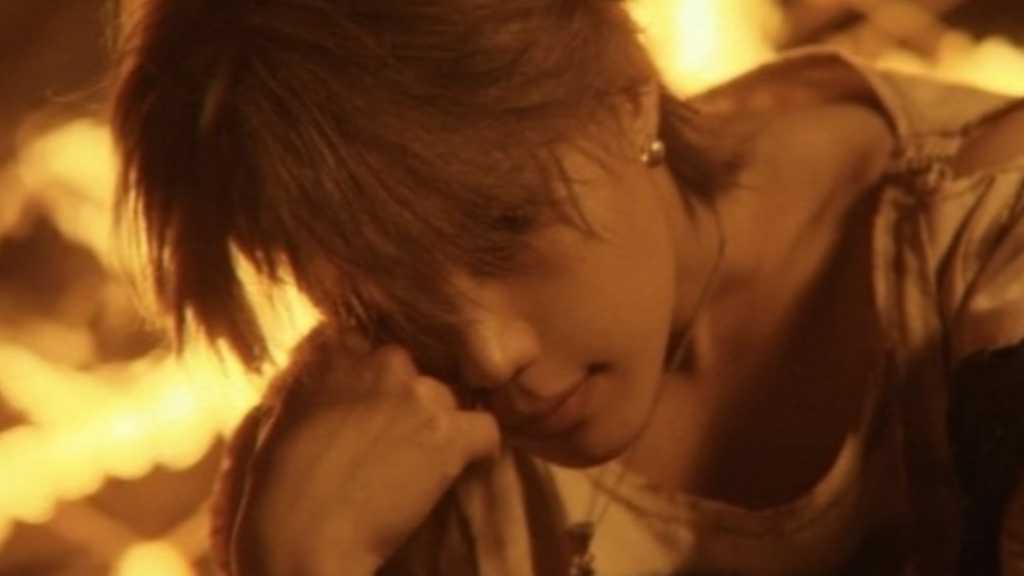 SHINeeのテミンがソロ曲「Veil」のMVを公開。多彩なシーンで内面の告白を表現し、ツアーも開催中。