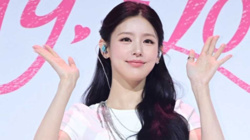 Miyeon from i-dle announces her solo comeback with 'MY, Lover', her first album in 3.5 years, featuring 7 new songs.