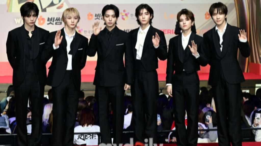 BOYNEXTDOOR announces debut live album 'KNOCK ON Vol.1' on February 4, featuring highlights from their successful concert.