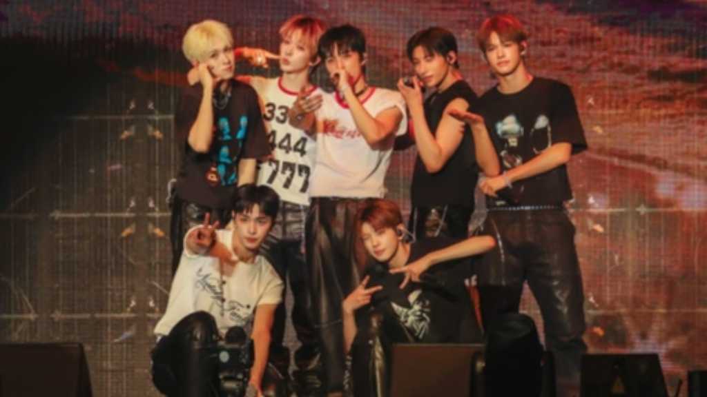 NEXZ successfully held their first solo concert in Korea, showcasing new songs and expressing gratitude to their fans, NEX2Y.