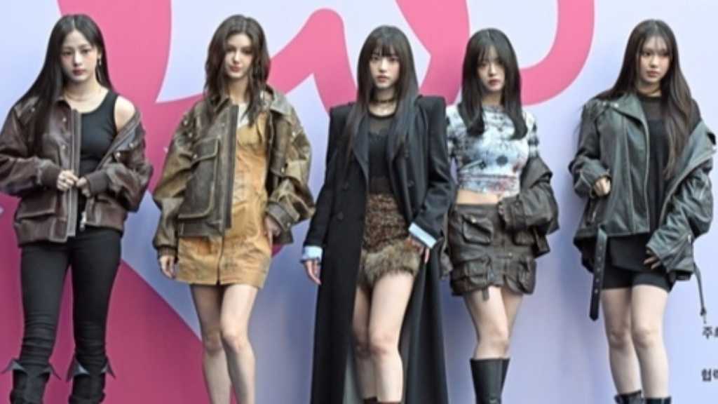 NewJeansが元事務所ADORへの復帰を発表。日本でも注目され、デビューから2年足らずで影響力を確立。