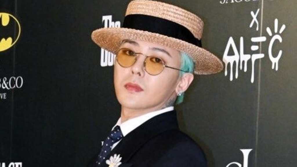 G-DRAGON clarifies misunderstanding over accidentally liking BLACKPINK's Jenny's video, joking about his 'like' habits with D-LITE.