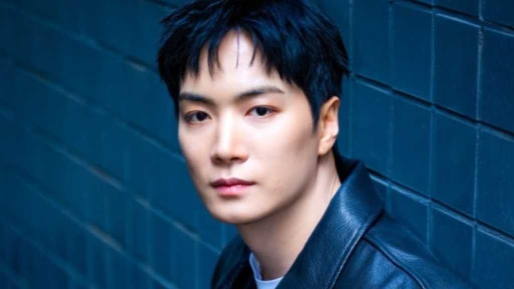 JR (Kim Jong-hyun) from NU'EST has returned from military service and will hold a fan meeting in April, with an Asia tour planned.