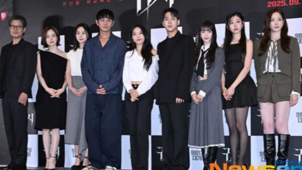 'The Cursed' preview event held in Seoul with cast including Yu Jae-myung and MAMAMOO's Solar, set to release on September 17.