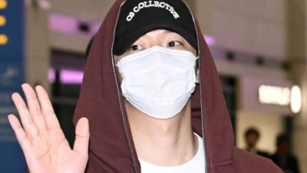 Junho of 2PM returned to Korea from Taiwan after the Asia Artist Awards 2025, where he performed with IVE's Wonyoung.