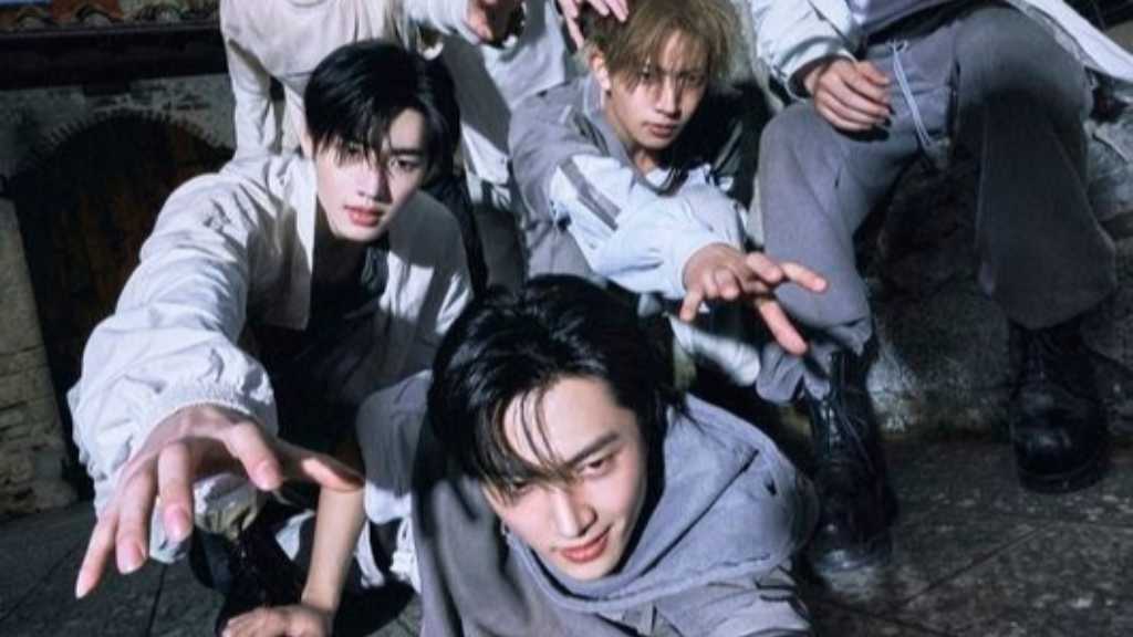 ENHYPENの新ミニアルバム「THE SIN : VANISH」の「Stealer」チャプターが公開。新世代の逃避行を描いたストーリーが展開中。