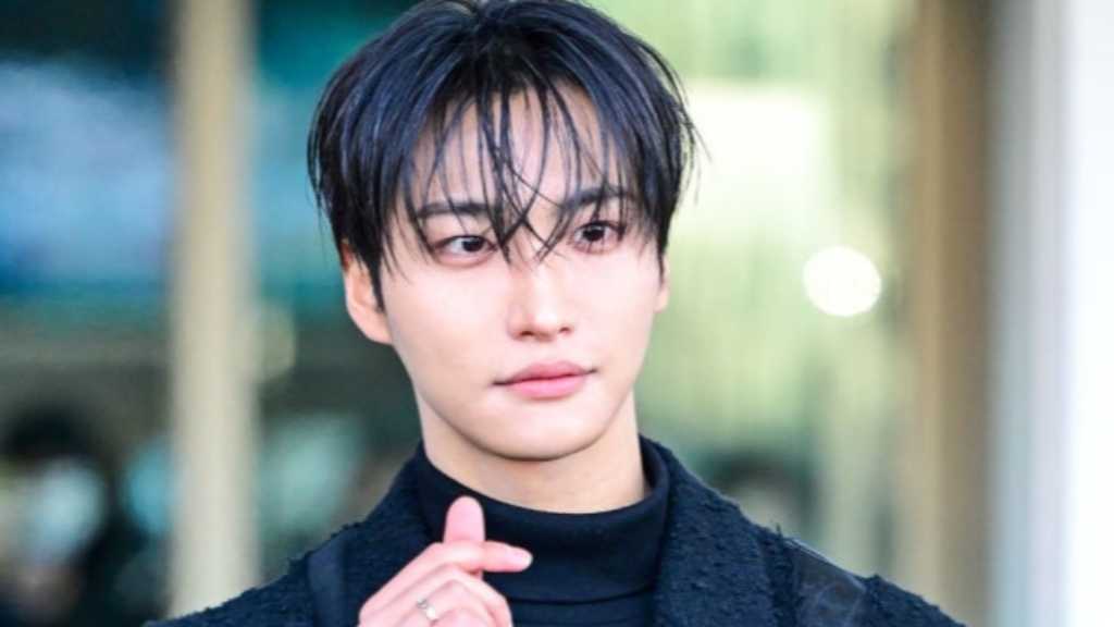 ATEEZ's Seonghwa left Incheon International Airport for an overseas schedule, showcasing a striking visual in his solo MV 'Skin.'