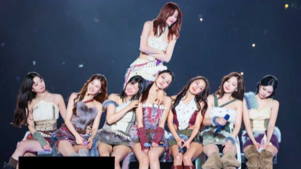 TWICEが香港のカイタック・スタジアムで公演を行い、全日程がソールドアウト。約9万人の観客を魅了し、ワールドツアーを続行中。