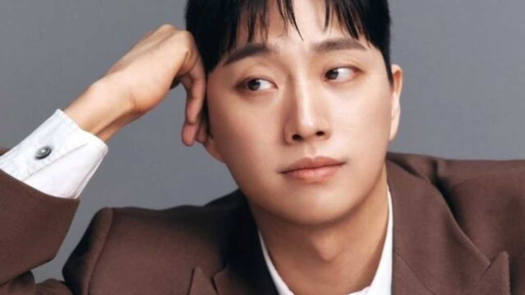 YouTuber Park Wi said he will resign as a Seoul city PR ambassador amid backlash over releasing CCTV footage of a KTX fall accident.