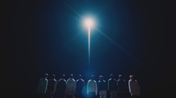 TREASURE、新曲「LAST NIGHT」MV公開…歌詞を直感的に表現したパフォーマンスを披露 - Kstyle