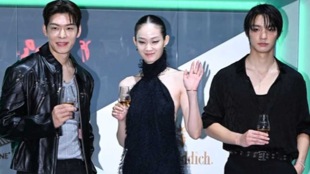 A photo call event for Glenfiddich's pop-up store in Seoul featured models Shin Hyun-ji, Choi Jong-suk, and Austin Kang.