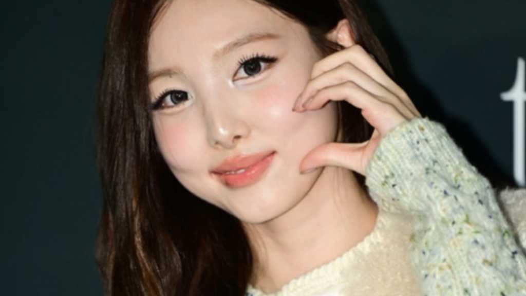 Nayeon from TWICE and Ko So-young attended the Moncler flagship store event in Gangnam, Seoul on the afternoon of the 29th.