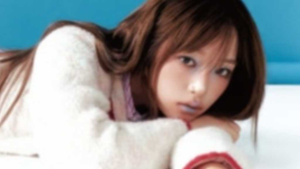 チェ・イェナが「BEAUTY+」で新しいグラビアを公開。インタビューではファンとの関係や音楽への情熱を語る。