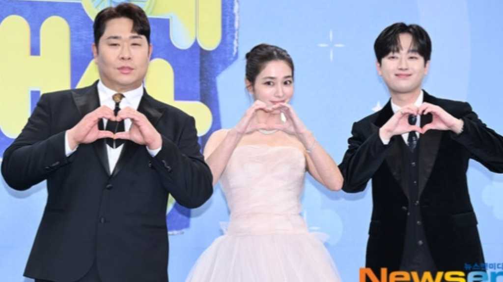 「2025 KBS芸能大賞」が開催され、MCにイ・ミンジョン、ムン・セユン、イ・チャンウォンが抜擢された。