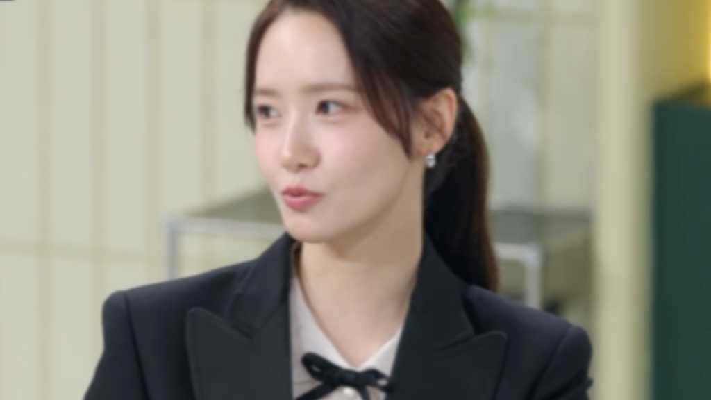 Yuna from Girls' Generation reveals her diet tips on JTBC's show, emphasizing her love for chicken breast and healthy eating habits.