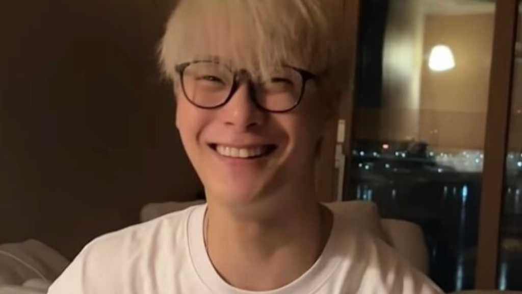 Sungkwan from SEVENTEEN wished Moonbin a happy birthday on social media, sharing a video of Moonbin celebrating before his passing.